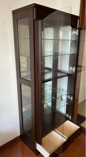 飾り棚(扉・棚ガラス製)お譲りします