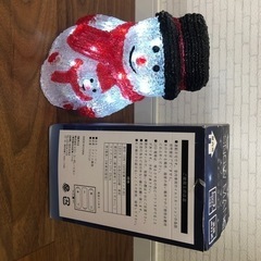 クリスマスツリーとスノーマンの画像