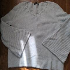 新品　水色ニット　首元パール