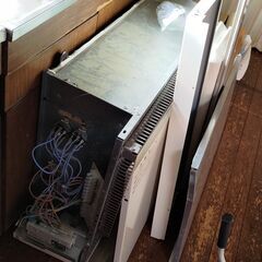 【ジャンク】ユニデール　蓄熱暖房機　VFEi-40J 操作パネル不良につき解体　部品どりにどうですか（シーズヒーター、レンガなし）の画像