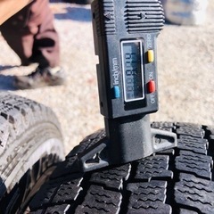 冬タイヤ 145R12 LT 軽トラ軽バン用タイヤ アルミ付き4本組の画像