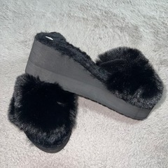 サンダル　厚底　ファーの画像