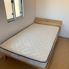 セミダブルベッドのフレームとベッドです