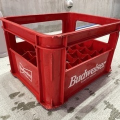 ビール箱　ケース　収納ケース　カゴ　箱　赤　イス