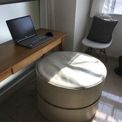 イタリア製本革　おしゃれな円形ロータイプソファの画像