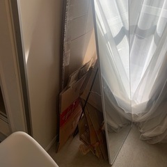 白い椅子二つあげます。の画像