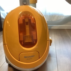 シャープ　掃除機　イエロー　2015年製の画像
