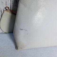 引き渡し決定しました♪　ペットボトルの烏龍茶と交換で！✨Kitamura　キタムラ　レザー　ハンドバッグ　ホワイト　小銭入れ付きの画像