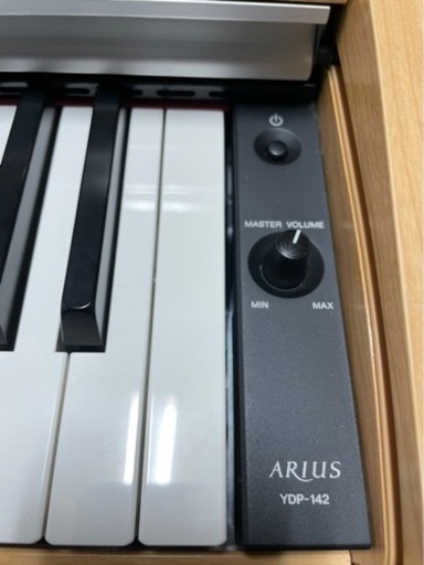 中古美品　ヤマハ 電子ピアノ アリウス ARIUS YDP-142C 2015年製 88鍵 