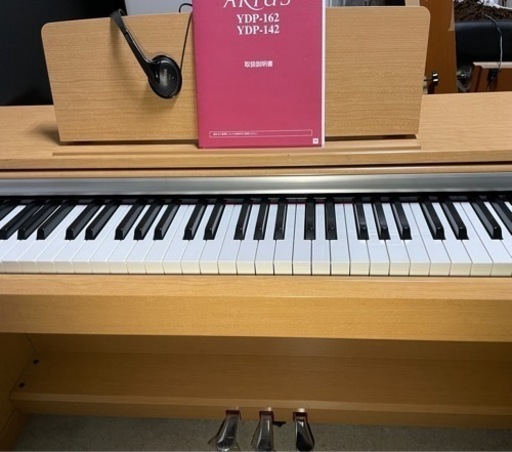 中古美品　ヤマハ 電子ピアノ アリウス ARIUS YDP-142C 2015年製 88鍵 