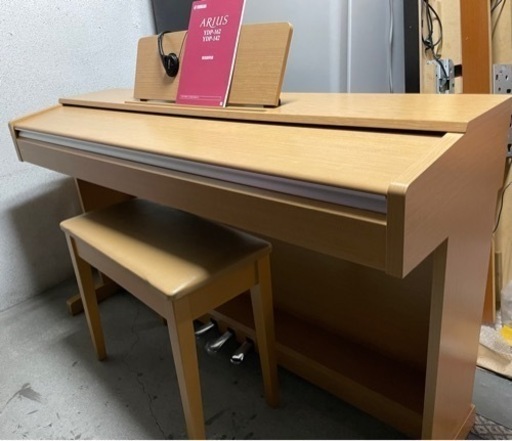 中古美品　ヤマハ 電子ピアノ アリウス ARIUS YDP-142C 2015年製 88鍵 
