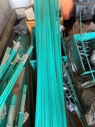 多数お問い合わせ！　早い者勝ち！　8mm×2.4m ダンポール　支柱　農業資材　まとめて350本