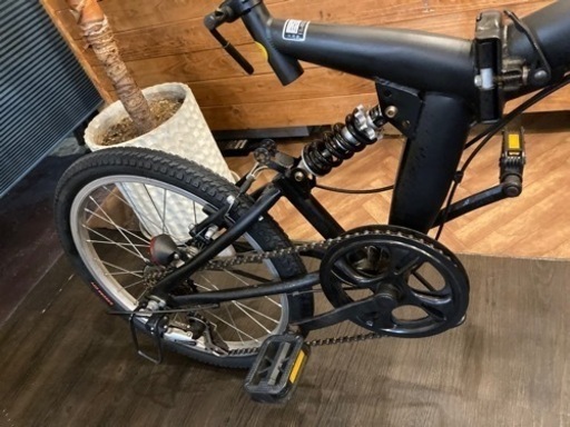 【前後タイヤ・チューブ新品！】サスペンション付き　6段変速　20インチ折りたたみ自転車　マットブラック