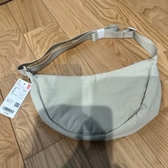 UNIQLO ミニショルダーバッグ