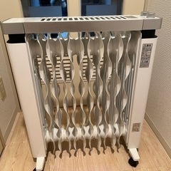 アイリスオーヤマ　オイルヒーター　白　2019年製　IWHH-1...