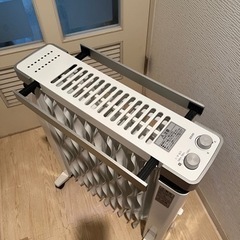 アイリスオーヤマ　オイルヒーター　白　2019年製　IWHH-1212D-Wの画像