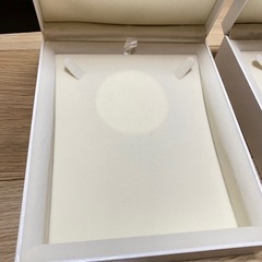 ラストプライス！ジュエリーケース紙製☆大きめ深めボックス内側ベルベット☆白黒の画像