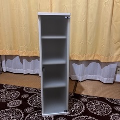すりガラスの棚
