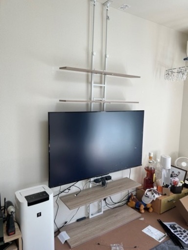 テレビ台(写真のテレビはつきません)