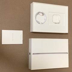 【取引終了】iPad (第6世代) の元箱&付属品のUSBケーブ...