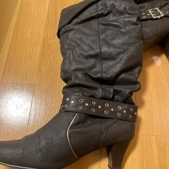 黒のくしゅくしゅブーツの画像