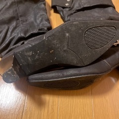 黒のくしゅくしゅブーツの画像