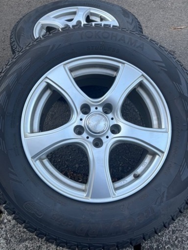 YOKOHAMAスタッドレスタイヤ、ホイールセット　215/70R16 G075