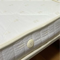 【無料】シングルベッドとマットレスの画像