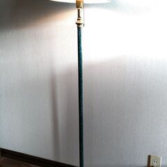 レトロなデザインの背高ランプです　12/16引き取り希望