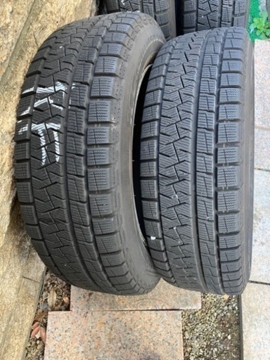 ピレリ　スタッドレスタイヤ　185/65R15 4本