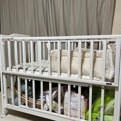 北九州市に受け取りに来れる方限定）キャスター付き木製ベビーベッド