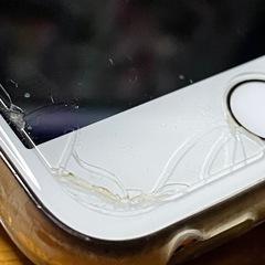 ★iPhone８　使用感あり　傷多し　画面割れあり★ の画像