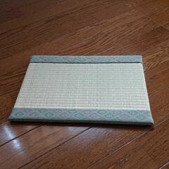 置物の下敷きの画像