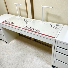 かわいいIKEAの2人用のデスクセット コンパクト リビング学習に