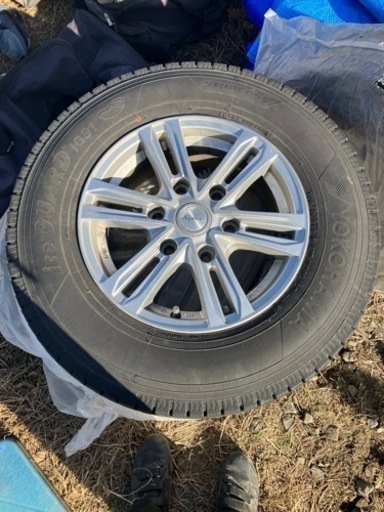 YOKOHAMAスタッドレスタイヤ、ホイールセット　195/80R15