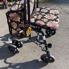 リサイクルショップどりーむ天保山店　No.10520　シルバーカー♪　椅子にもなります！収納付き♪の画像