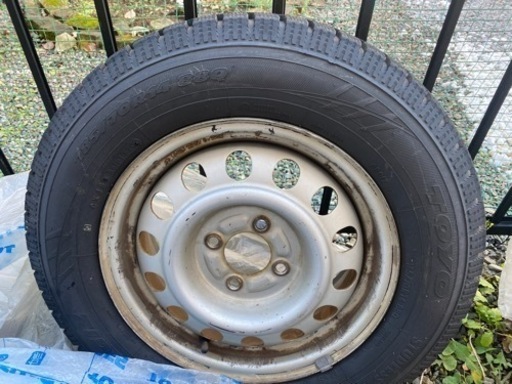 スタッドレス４本　185/70R14 日産ノート　TOYO バリ山