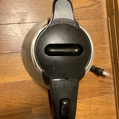ティファール電気ポット黒の画像