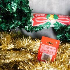 格安未使用新品クリスマス等装飾品　高級ガーランド・キラキラモール・パーテイリース・ｘｍａｓデコレーション　約Ｗ８Ｌ２７０ｃｍ、１本単価。カラー　金５、緑６薄緑１、装飾店価格税抜き１０００円の品、まとめ買い品に付き包装無し。限定品に付き、ご理解いただける方に。  　の画像