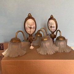 壁吊り下げ照明　2つの画像