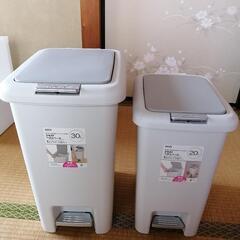 ペダルペール(ごみ箱)　二個