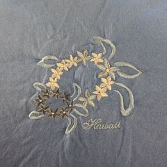 HAWAIIで買った亀柄のTシャツです