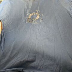 HAWAIIで買った亀柄のTシャツですの画像