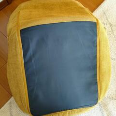 幾何学デザインがおしゃれなコンパクト座椅子の画像