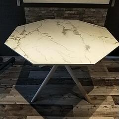 大理石調八角形ダイニングテーブル綺麗の画像