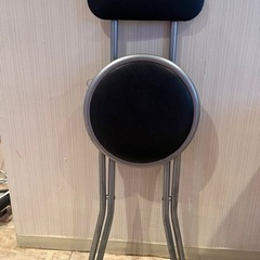 折りたたみ椅子の画像