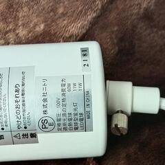 ニトリ多分廃番　赤いペンダントライト　おしゃれ　北欧　電気かさ　LED化してますの画像