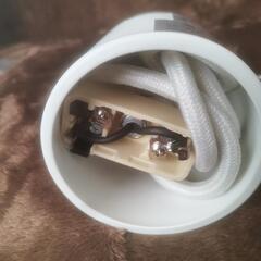 ニトリ多分廃番　赤いペンダントライト　おしゃれ　北欧　電気かさ　LED化してますの画像