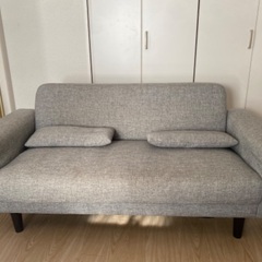 2.5人掛けソファ　クッション付き　足取り外し可能　無料でお譲り...