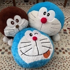 ドラえもんぬいぐるみを差し上げます